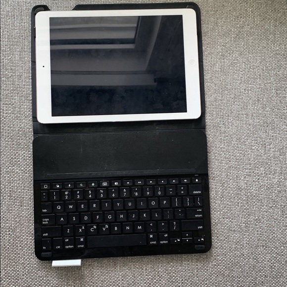 LOGITECH | Bluetooth keyboard iPad Air - with box - Picture 4 of 10